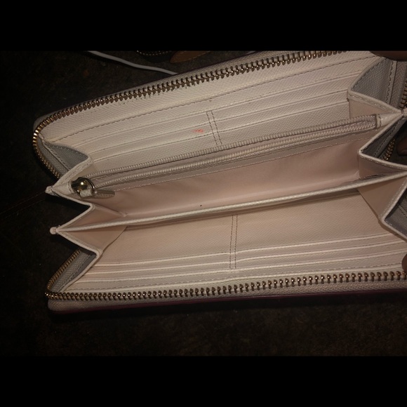 Cream leather coach wallet - Picture 2 of 3